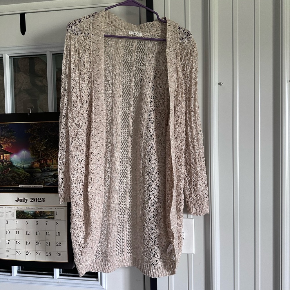 Taupe cardigan. HOC summer